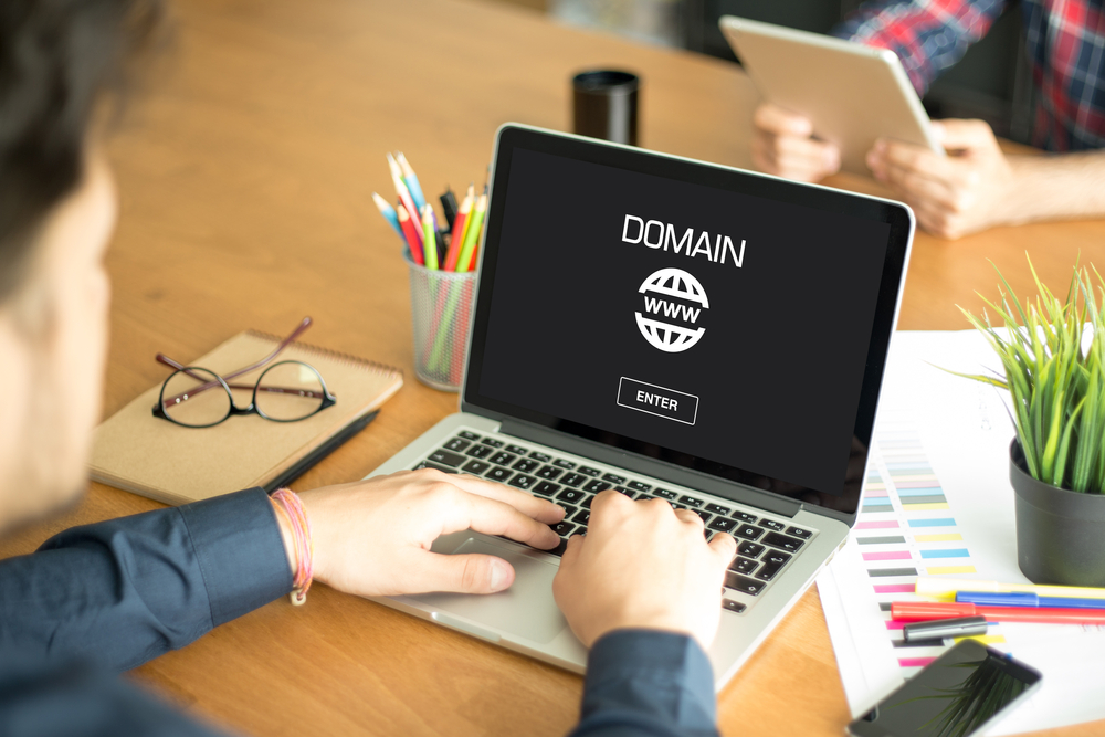 Cómo elegir el mejor proveedor de dominios web